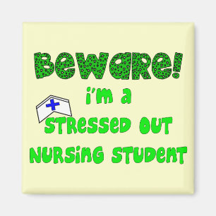 Funny Nursing Student T - Shirt und Geschenke Magnet