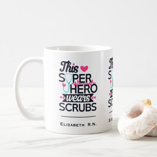 Funny Nursing Superhero Sprichwort Typografie Kaffeetasse (Mit Donut)