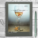 Funny Ocean Design Weinjahr Planer<br><div class="desc">Planer mit einer Fantasieszene mit einem Glas Wein und niedlichem Goldfisch sowie einem Seestern. Die Zauber des Meeres mit der reinen Freude an einem guten Glas Wein und einem Lächeln verbinden.</div>