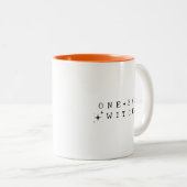 Funny One Bad Witch Modernes Halloween Zweifarbige Tasse (VorderseiteRechts)