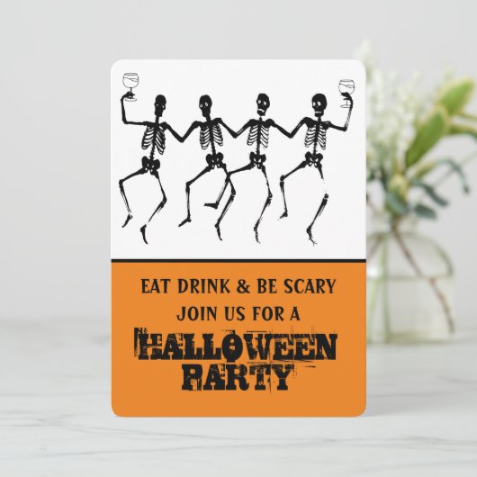Funny Orange & Black Dancing Skelett Halloween Einladung (Stehend Vorderseite)