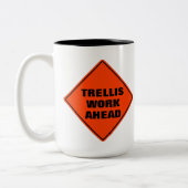 Funny Orange Trellis Vorsicht beim Straßenschild Zweifarbige Tasse (Links)