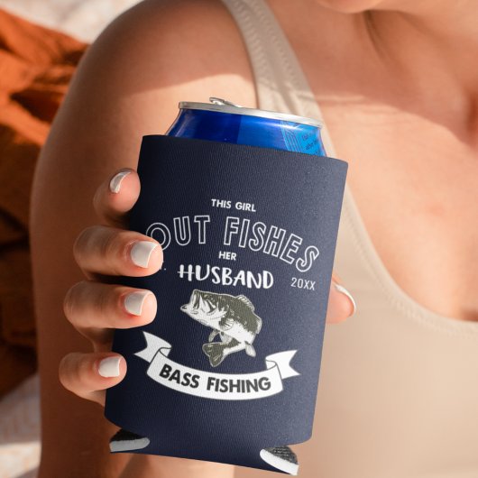 Funny Out Fish Ehefrau Bass Fishing Tasse Dosenkühler