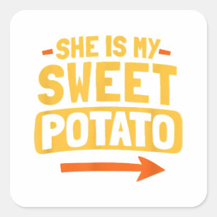 Funny Paares Match She is my Sweet Potato Shir Quadratischer Aufkleber