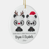 Funny Pandas erste Weihnachts verlobte benutzerdef Keramik Ornament (Rechts)