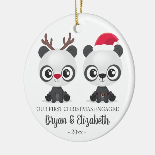 Funny Pandas erste Weihnachts verlobte benutzerdef Keramik Ornament (Links)