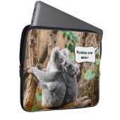 Funny Pandas oder Koalas - Was sind niedlicher? Laptopschutzhülle (Vorne Rechts)