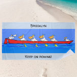 Funny pelicans Ruderteam Cartoon personalisiert. Strandtuch<br><div class="desc">Unsere lustigen Pelikanrutschen werden Ihrem Strandbesuch etwas Spaß verleihen. Inspiriert durch das Beobachten von Seevögeln und das Nachdenken alberner Gedanken.</div>