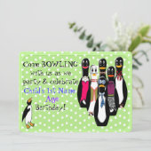 Funny Penguin Bowling Birthday Party Personalisier Einladung (Stehend Vorderseite)