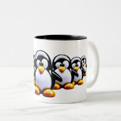 Funny Penguin Lineup Zweifarbige Tasse (VorderseiteRechts)