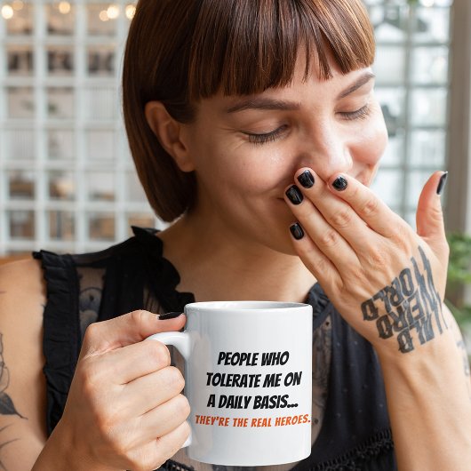 Funny People, die mich tolerieren, sind wahre Held Tasse