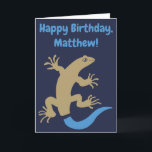 Funny Personalisiert Blue Tail Skink Birthday Card Karte<br><div class="desc">Diese lustige Geburtstagskarte zeigt eine Illustration eines blauschwanzigen Skins. Auf der Vorderseite dieser Karte steht "Glücklich zum Geburtstag (für deinen Empfänger)" und innen steht "Hoffe, dass du deinen Schwanz nicht ablegst!" Der gesamte Text auf dieser Karte kann personalisiert, bearbeitet oder entfernt werden, indem Sie die leeren Vorlagenfelder ausfüllen, sodass Sie...</div>