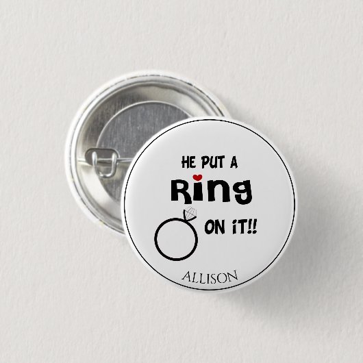 Funny Personalisiert Er setzte den Ring auf den Kn Button (Vorne & Hinten)