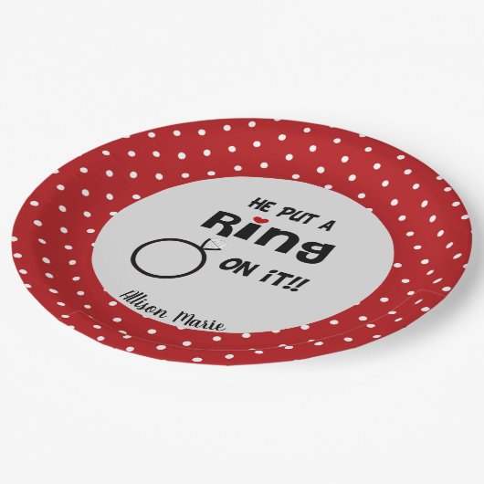 Funny Personalisiert Er setzte einen Ring drauf Pappteller (Schrägansicht)