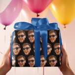 Funny Personalisiert Face Foto Geschenkpapier<br><div class="desc">Funnycustom Gesichtsverpackungspapier personalisiert mit einem Foto. Laden Sie einen Ausschnitt des Gesichts mit einem transparenten Hintergrund hoch. Um den Cut-Out zu machen,  können Sie jede mobile oder Computer-App herunterladen oder das Programm mit dem Namen Canva oder Fotoshop benutzen.</div>