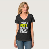 Funny pest control exterminator exterminating job  T-Shirt (Vorderseite Vollansicht)