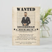 Funny Photo Groomsman  Invitation (Stehend Vorderseite)