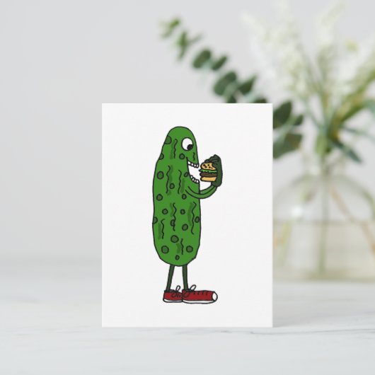 Funny Pickle Eating Hamburger Cartoon Postkarte (Stehend Vorderseite)