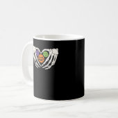 Funny Pickle Halloween Skeleton Hände Herz Pumpki Kaffeetasse (Vorderseite Links)