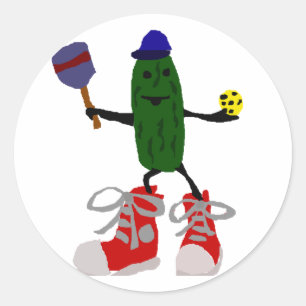 Funny Pickle Holding Pickleball und Paddel Runder Aufkleber