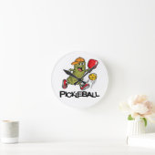 Funny Pickle Playing Pickleball Runde Wanduhr (Zuhause)
