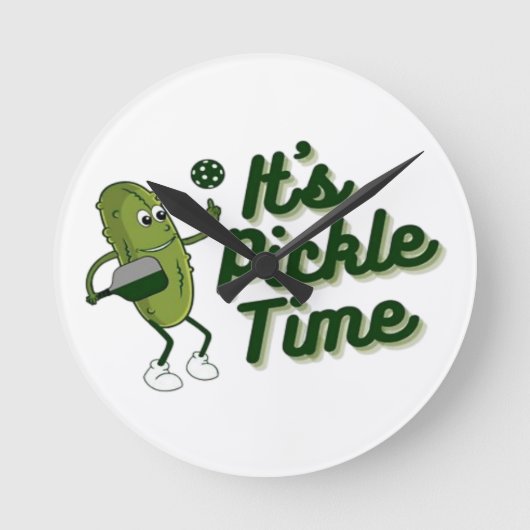 Funny Pickle Playing Pickleball Runde Wanduhr (Vorderseite)