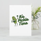 Funny Pickle Playing Pickleball Save The Date (Stehend Vorderseite)