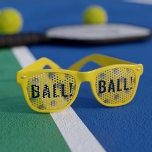 Funny Pickleball Ball Yellow Retro Sonnenbrille<br><div class="desc">Party im Pickleball Club? Brauchen Sie dafür gelbe ballen inspiriert Party-Schattierungen? Der Text auf diesen sagt Ball! Ball,  aber du kannst es ändern!</div>