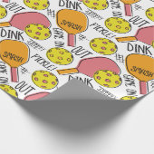 Funny Pickleball Grafik in Rosa Orange Geschenkpapier (Ecke)