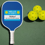 Funny Pickleball Mein Name wird Pickleball zugesch Pickleball Schläger<br><div class="desc">Wenn man Pickleball spielt,  weiß man,  dass der Sport süchtig machen kann. Dieses lustige Pickleball Paddle lautet "Hallo,  mein Name ist (individuelle Name) und ich habe ein pickleball Problem. Alle Ihre Pickleball-Freunde werden das ganz verstehen. Ändern Sie Text und Hintergrundfarbe einfach,  um sie zu personalisieren.</div>