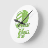 Funny Pickleball Paddle Up Butter Cup Runde Wanduhr (Winkel)