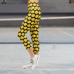 Funny Pickleball Player Pickleball Pattern Schwarz Capri Leggings<br><div class="desc">Stell dich auf den Platz mit diesen lustigen Capri-Leggings mit hochauflösender Band. Diese sind sehr komfortabel und niedlich und eignen sich hervorragend für Turnierspieler,  Rec-Spieler und einfach nur zum Aushängen.</div>