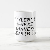 Funny Pickleball, wo die Sieger lächeln schwarz Kaffeetasse (Mittel)