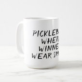 Funny Pickleball, wo die Sieger lächeln schwarz Kaffeetasse (Vorderseite Links)