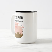 Funny Pig Thema Pension Spaß Happier als ein.. Zweifarbige Tasse (Vorderseite Links)