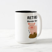 Funny Pig Thema Pension Spaß Happier als ein.. Zweifarbige Tasse (VorderseiteRechts)