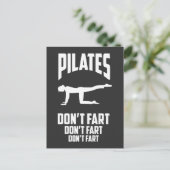 Funny Pilates Workout Furz Gym Übungswitz Postkarte (Stehend Vorderseite)