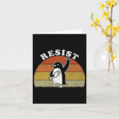 Funny Pinguin Resist Pinguine Protest gegen Tari Karte (Gelbe Blume)