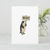 Funny Pinguin Resist Protest gegen Tarrifs Ankündigung (Stehend Vorderseite)