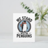 Funny Pinguin Resist Protest gegen Tarrifs Einladungspostkarte (Stehend Vorderseite)