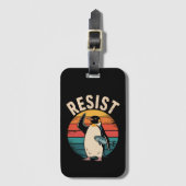 Funny Pinguin Resist Protest gegen Zölle Gepäckanhänger (Vorderseite Vertikal)