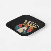 Funny Pinguin Resist Protest gegen Zölle Pappteller (Gewinkelt)