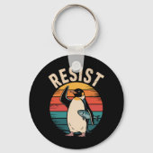 Funny Pinguin Resist Protest gegen Zölle Schlüsselanhänger (Vorderseite)