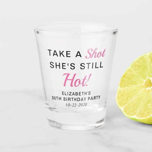 Funny Pink 30. Geburtstag Gastgeschenk Schnapsglas (Vorderseite)