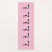 Funny Pink "Ow!" Moderne Typografie Fun Joke Yogamatte (Vorderseite)