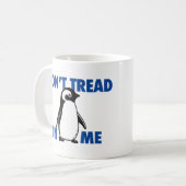 Funny Political Meme Penguin Tariff Kaffeetasse (Vorderseite Links)