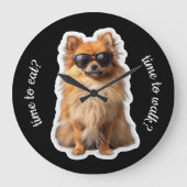 Funny Pomeranian Dog Time to Walk Time to Eat Große Wanduhr (Vorderseite)