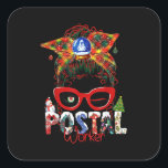 Funny Postal Worker Christmas Leopard Messy Bun.pn Quadratischer Aufkleber<br><div class="desc">Das ist ein großartiges Weihnachtsgeschenk. Ihre Familie,  Freunde oder Kinder werden dieses Geschenk Liebe,  nachdem Sie es ihnen geben. Wir wünschen Ihnen und Ihrer Familie und Ihren Freunden frohe Weihnachten.</div>