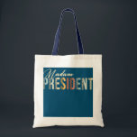 Funny Präsidentin Mama Ehefrau Boss Feminist  Tragetasche<br><div class="desc">Fantastische Frau Präsidentin Mama Ehefrau Boss Feminist Geschenk. Perfektes Geschenk für Ihren Vater,  Mama,  Papa,  Männer,  Frauen,  Freunde und Familienmitglieder am Erntedank Tag,  Weihnachten,  Muttertag,  Vatertag,  4. Juli,  1776 Unabhängiger Tag,  Veteranen Tag,  Halloween,  Patrick's Day</div>