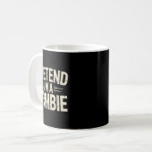 Funny Pretend I'm A Zombie Halloween Costume Kaffeetasse (Vorderseite Links)